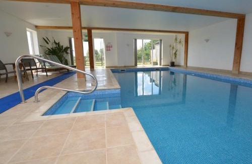 Alweston House | Family-Friendly 4-Bedroom Retreat in Sherborne