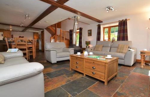 Alweston House | Family-Friendly 4-Bedroom Retreat in Sherborne
