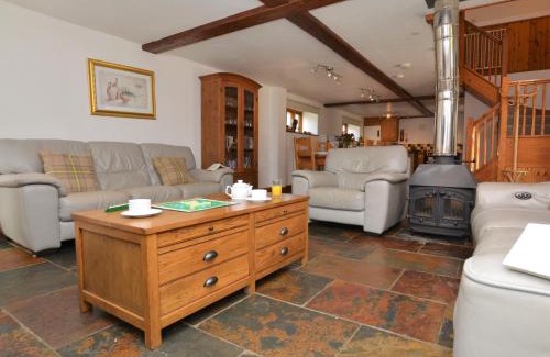 Alweston House | Family-Friendly 4-Bedroom Retreat in Sherborne
