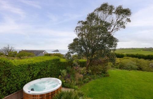 Wembury House | Family-Friendly 4-Bed Retreat in Wembury with Pool
