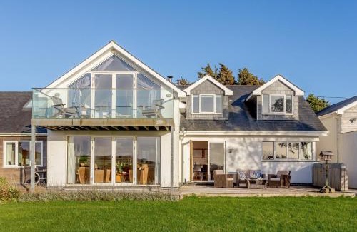 Wembury House | Family-Friendly 4-Bed Retreat in Wembury with Pool