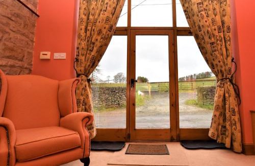 Combs House | Family-Friendly 4 Bed Retreat in Whaley Bridge