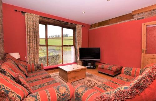 Combs House | Family-Friendly 4 Bed Retreat in Whaley Bridge