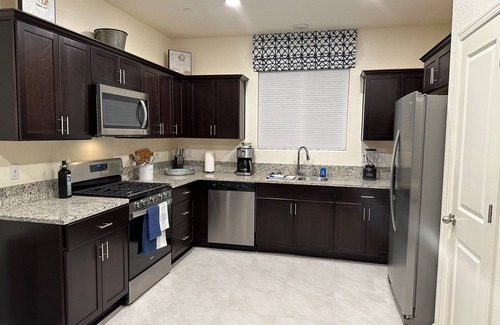 Merced House | Modern 4-Bed Retreat in North Merced Near UC and Hospitals