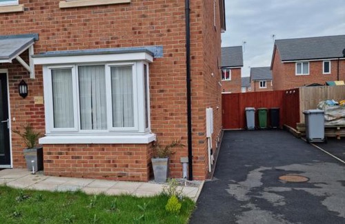 Crewe House | Modern 4-Bed Retreat Perfect for Family Getaways