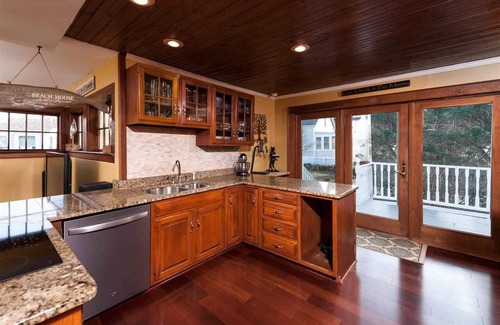 York Beach House | Spacious Family Retreat with Hot Tub Near Short Sands Beach