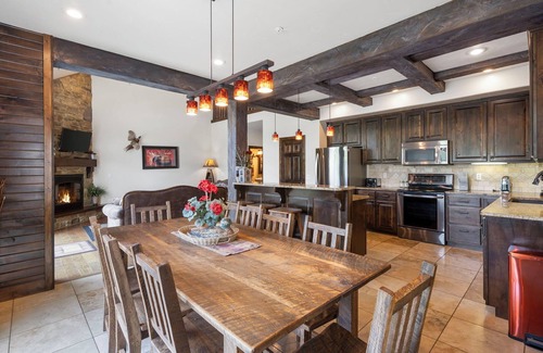 Lampe House | Idyllic 4 Bed Villa @ Chalets Resort with Lakefront Bliss