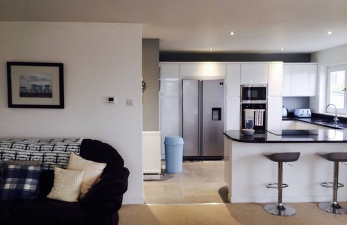 Saundersfoot House | Beautiful 4-Bed Retreat with Ocean Views and Family Comfort
