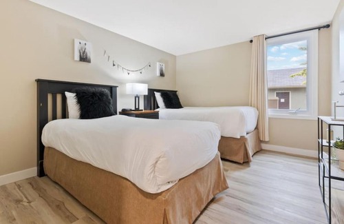 The Blue Mountains House | Inviting 4-Bedroom Blue Mountain Condo with Sauna & Golf Access