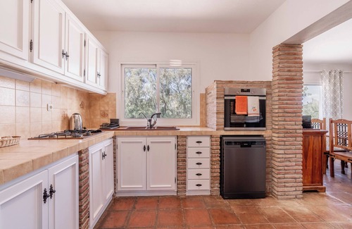 San Roque Villa | 4-bedroom Cortijo in Sotogrande with WiFi, AC