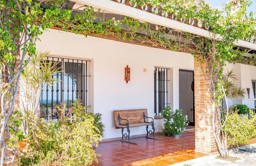 San Roque Villa | 4-bedroom Cortijo in Sotogrande with WiFi, AC