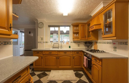 Brandon House | Ideal Family Retreat with Spa near Thetford Forest