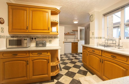 Brandon House | Ideal Family Retreat with Spa near Thetford Forest