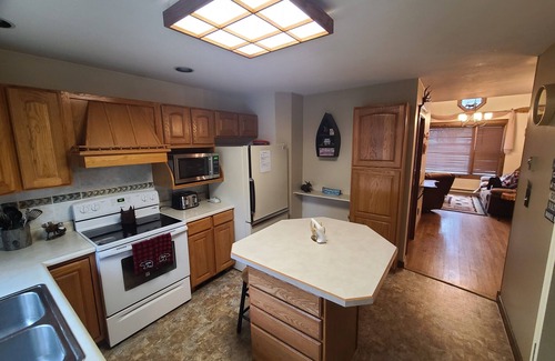 Old Forge House | Guest Rated 10/10: 4-Bedroom Camp in Old Forge