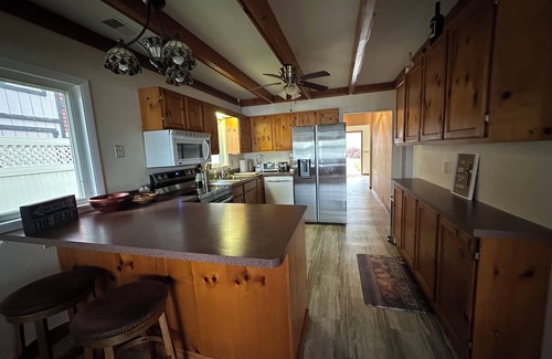 Kendall House | Family Retreat on Eagle Lake with Spa & Scenic Views
