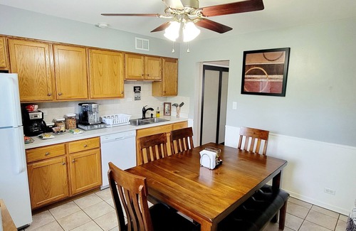 Glenview House | Convenient 4 Bedroom Retreat Near O'Hare and Attractions