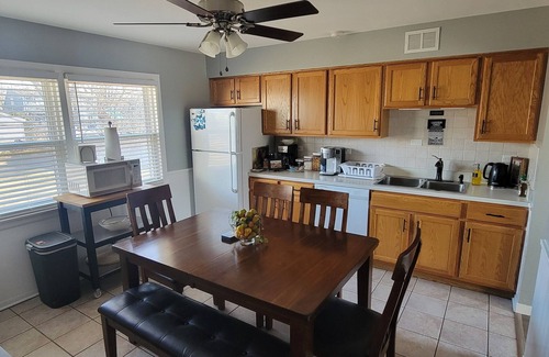 Glenview House | Convenient 4 Bedroom Retreat Near O'Hare and Attractions