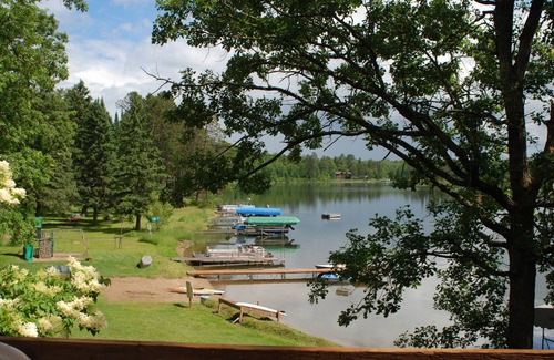 Nevis Cabin | Secluded 4-Bedroom Cabin with Lake View & Breakfast