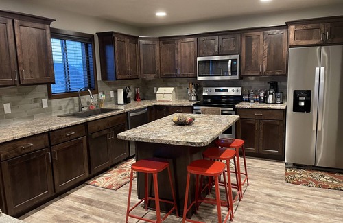 Buffalo Ridge House | Spacious Townhouse in Sioux Falls: Guest Rated 9.8/10!