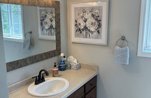 De Pere House | Family-Friendly 4 Bedroom House Near Lambeau Field