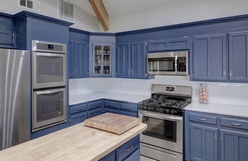 Lake Whitney House | 4 Bedroom 3 Bath Open Concept Property on Lake Whitney with Hot Tub. The Southern Silo at Whitney!