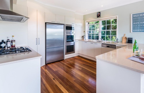 Vaucluse House | Scenic 4-Bedroom Home in Vaucluse with Harbour Views