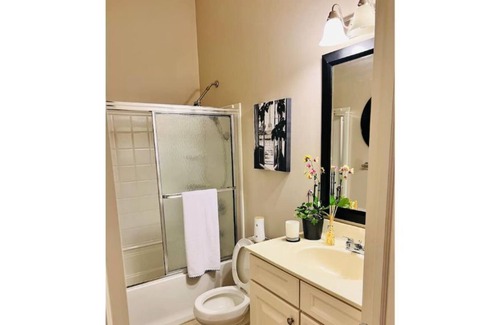 Westfield House | Executive 4-Bedroom Home with Pool & Two Kitchens