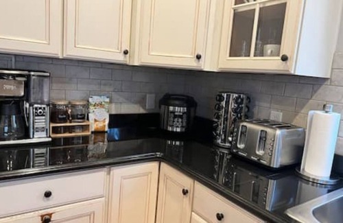 Westfield House | Executive 4-Bedroom Home with Pool & Two Kitchens