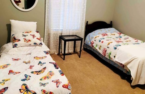 Westfield House | Executive 4-Bedroom Home with Pool & Two Kitchens