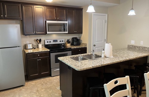 Columbia House | Family-Friendly 4 Bedroom Townhome with Breakfast Included