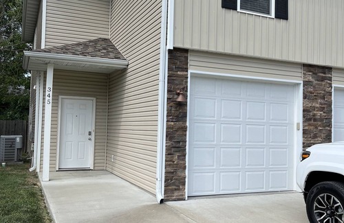 Columbia House | Family-Friendly 4 Bedroom Townhome with Breakfast Included