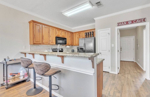 College Station Condo | 4-Bedroom, 4-Bath Condo in Charming College Station- 2.7 Miles From Campus