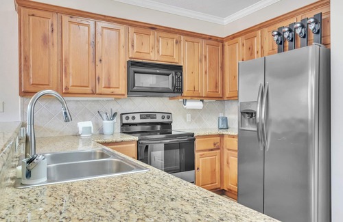 College Station Condo | 4-Bedroom, 4-Bath Condo in Charming College Station- 2.7 Miles From Campus