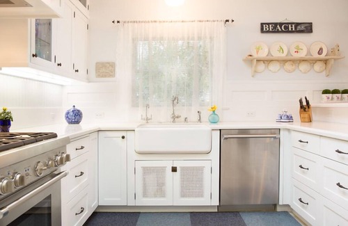 Ocean Park Bed & Breakfast | Sea Breeze Retreat: Oceanfront Bliss with Breakfast Included