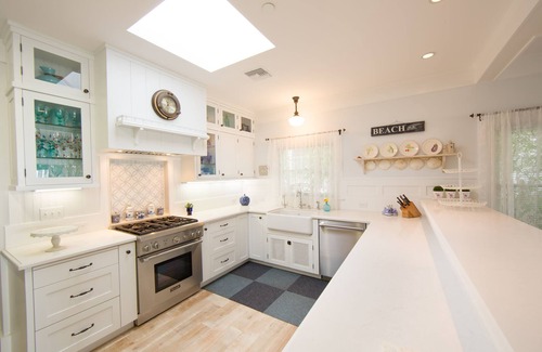 Ocean Park Bed & Breakfast | Sea Breeze Retreat: Oceanfront Bliss with Breakfast Included