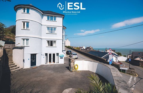 New Quay House | Cozy 4 Bedroom Home with Ocean View and Family Amenities