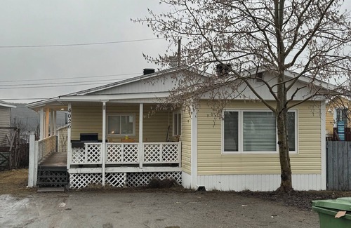 Labrador City House | Family-Friendly Mobile Home with Pool & Lake View
