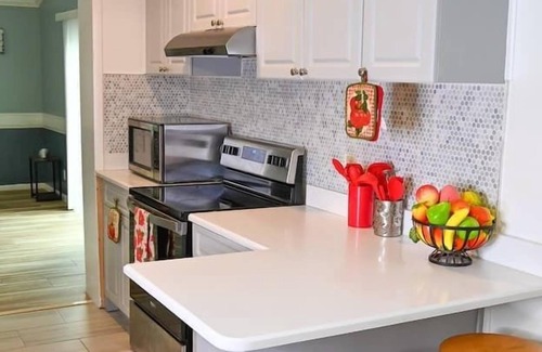 Margate Apartment | 4 Bedroom 702118 by Houzlet