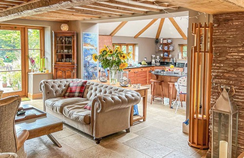 Kingston St Mary Cottage | 4 bedroom accommodation in Cheddon Fitzpaine, near Taunton