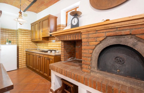 Serre di Rapolano House | Spacious 4-Bedroom Getaway in Serre di Rapolano