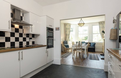 Freshwater Bay Cottage | Exceptional 4 Bedroom Retreat in Freshwater Bay with Ocean Views