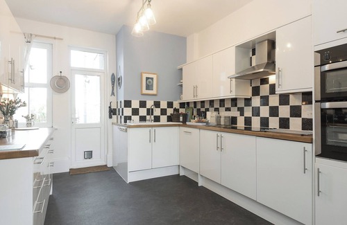 Freshwater Bay Cottage | Exceptional 4 Bedroom Retreat in Freshwater Bay with Ocean Views