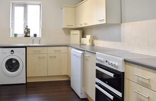 Parley Cottage | Family-Friendly 4 Bedroom Stay Near Bournemouth Awaits