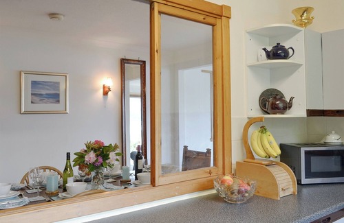 Colintraive Cottage | Cozy 4-Bedroom Retreat in Colintraive with Oceanfront View