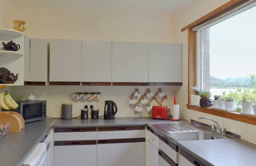 Colintraive Cottage | Cozy 4-Bedroom Retreat in Colintraive with Oceanfront View