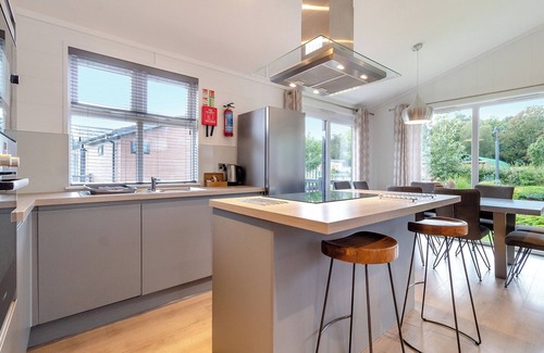Pentney Ski Chalet | Perfect Lodge for Families and Friends with Pool & Spa