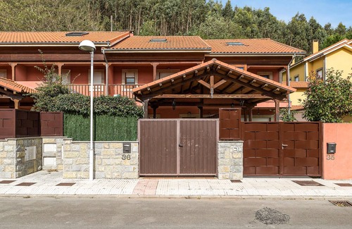 Ribadesella House | Inviting 4 Bedroom Beachfront Retreat in Ribadesella