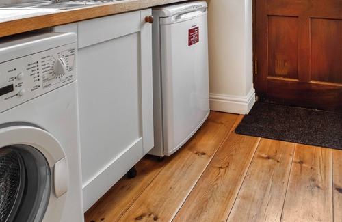 Bridgwater Cottage | Ideal 4-Bedroom Getaway in Chilton Polden Near Glastonbury