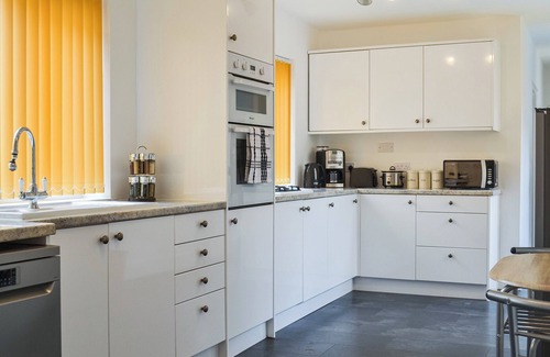 Folkestone Cottage | Enjoy a 4 Bedroom Stay in Folkestone with Ocean Views