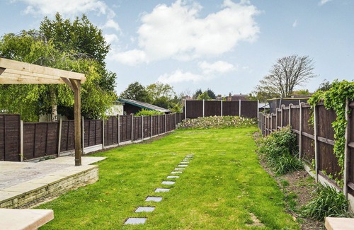 Folkestone Cottage | Enjoy a 4 Bedroom Stay in Folkestone with Ocean Views